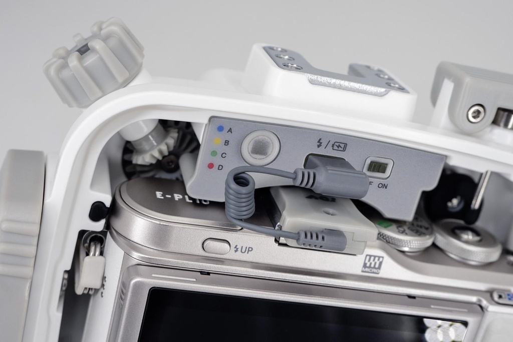 09.uh-epl10r-wht.jpg